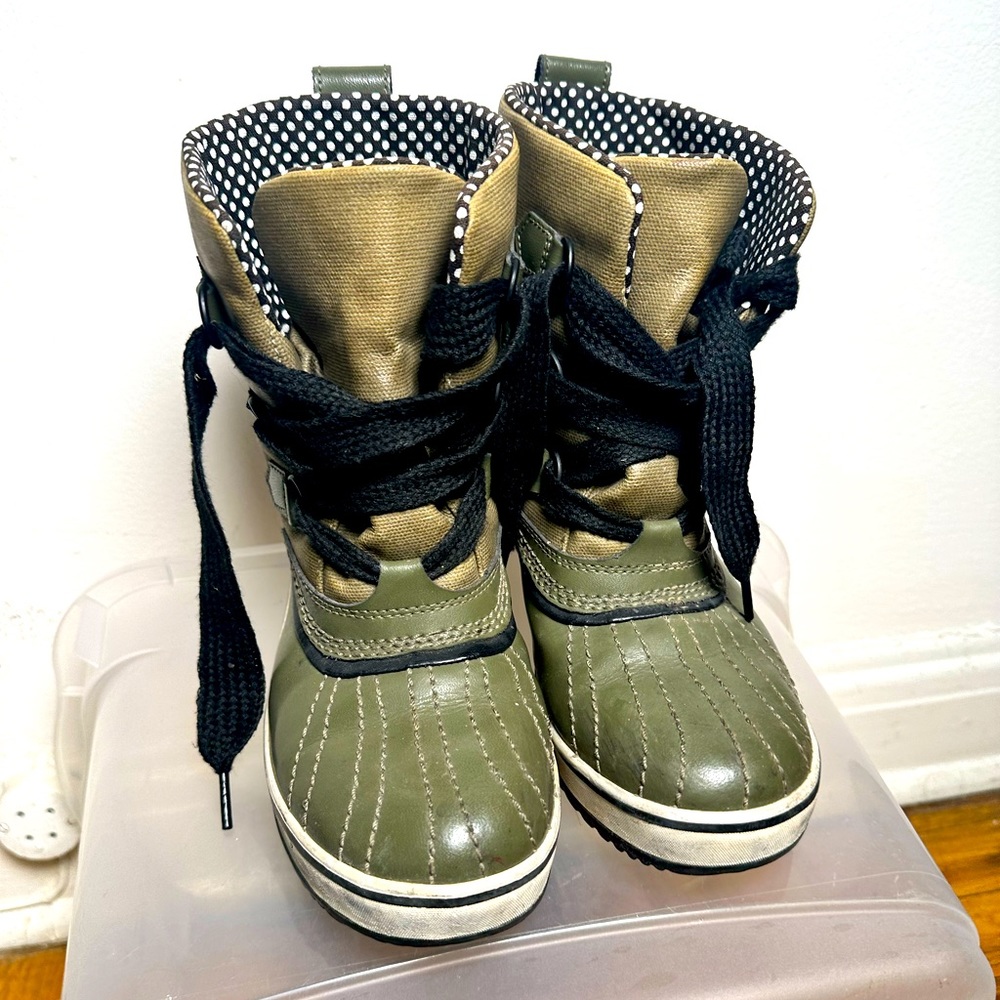 Sorely Waterproof Boots Size 8.5